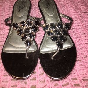 Super cute metallic jeweled heeled sandal ❕